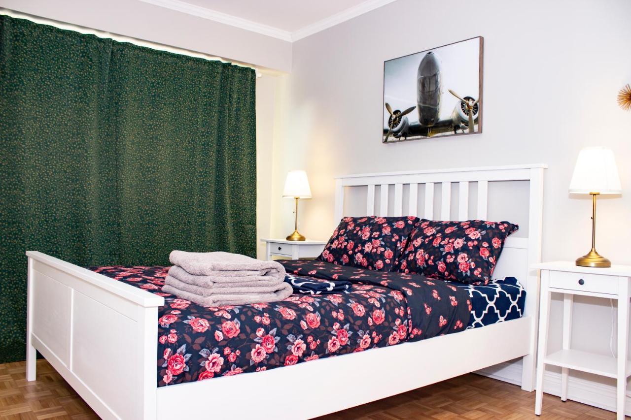 Shiny Spacious With Perfect View In Crescent Apartment Montreal