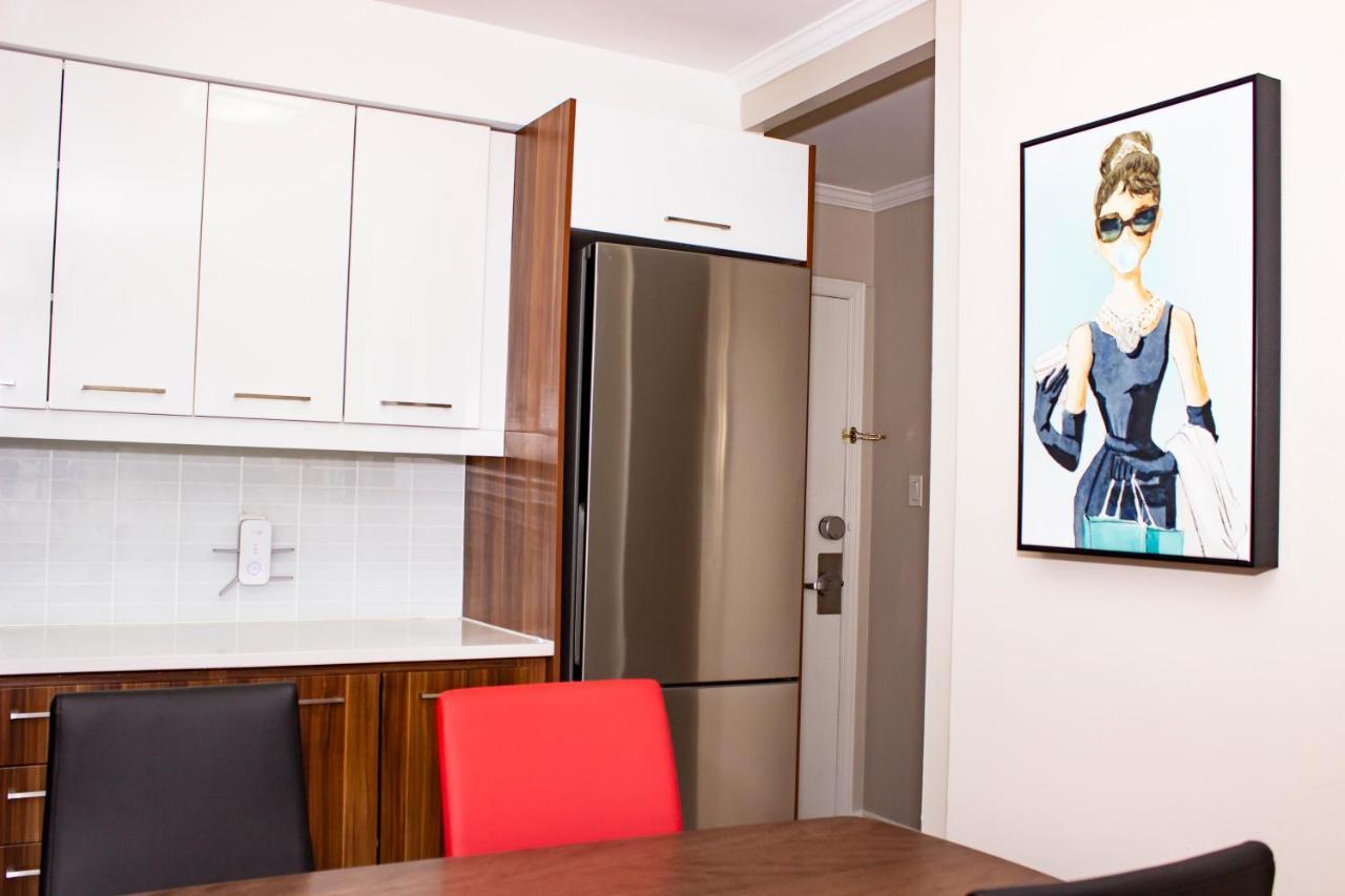 Shiny Spacious With Perfect View In Crescent Apartment