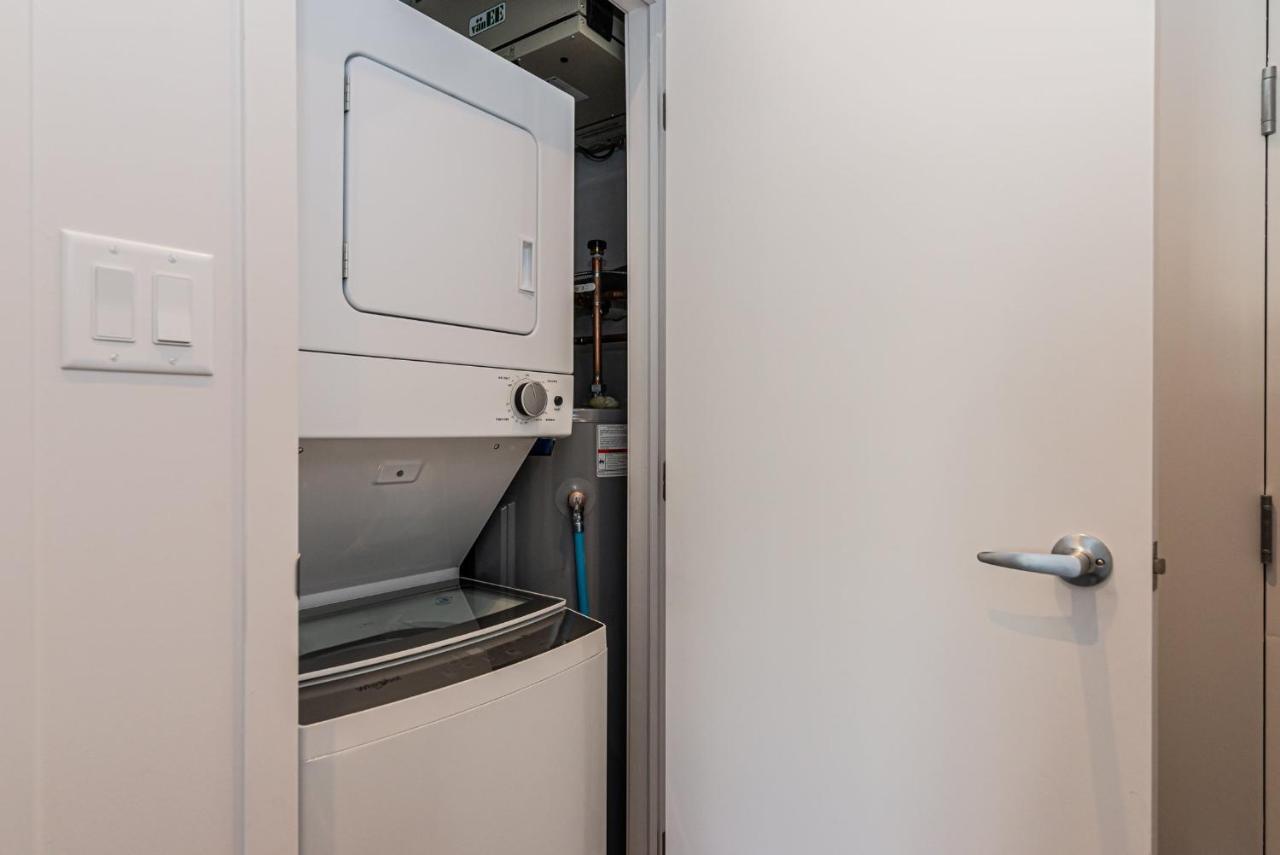 Huge New Flat Well Located Closed On St-denis Street By Den Apartment Montreal