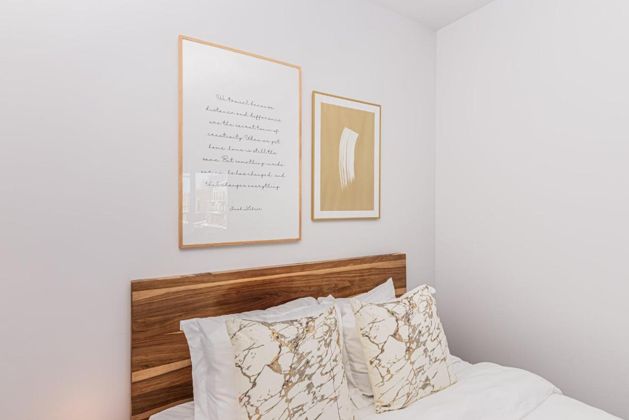Huge New Flat Well Located Closed On St-denis Street By Den Apartment