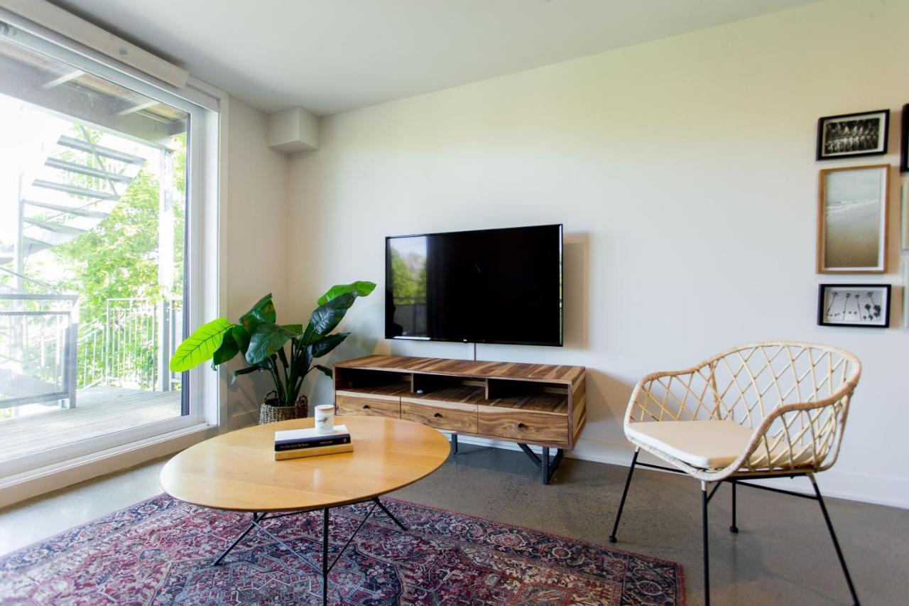 Apartment Huge & Swanky By Atwater Market By Den Stays Montreal