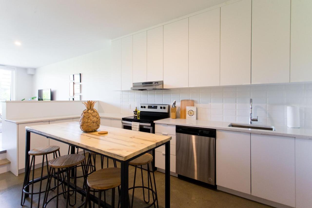 Huge & Swanky By Atwater Market By Den Stays Apartment