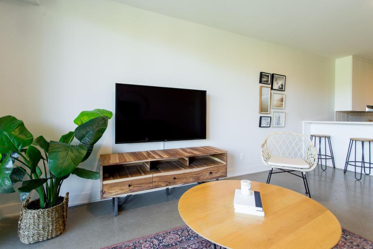 Huge & Swanky By Atwater Market By Den Stays *
