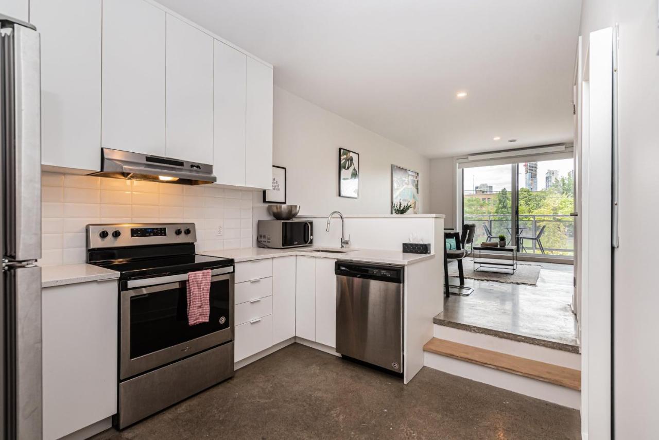 Elegant & Perfectly Located By Atwater Market By Den Stays Apartment Montreal