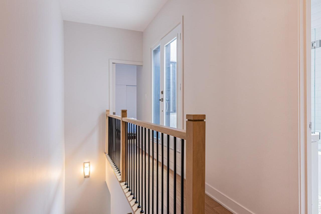Elegant & Perfectly Located By Atwater Market By Den Stays Apartment