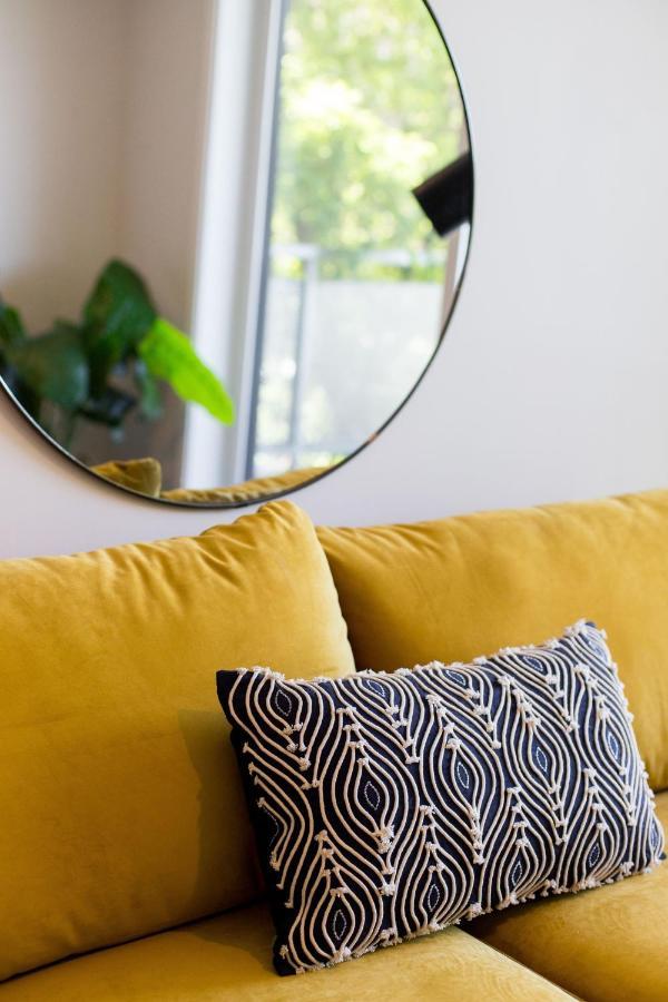 Apartment Huge & Swanky By Atwater Market By Den Stays Montreal