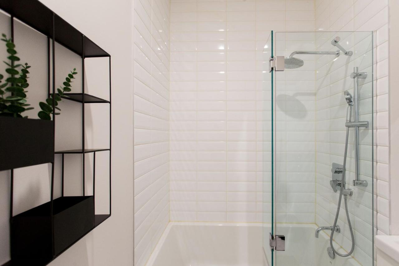 Apartment Huge & Swanky By Atwater Market By Den Stays Montreal
