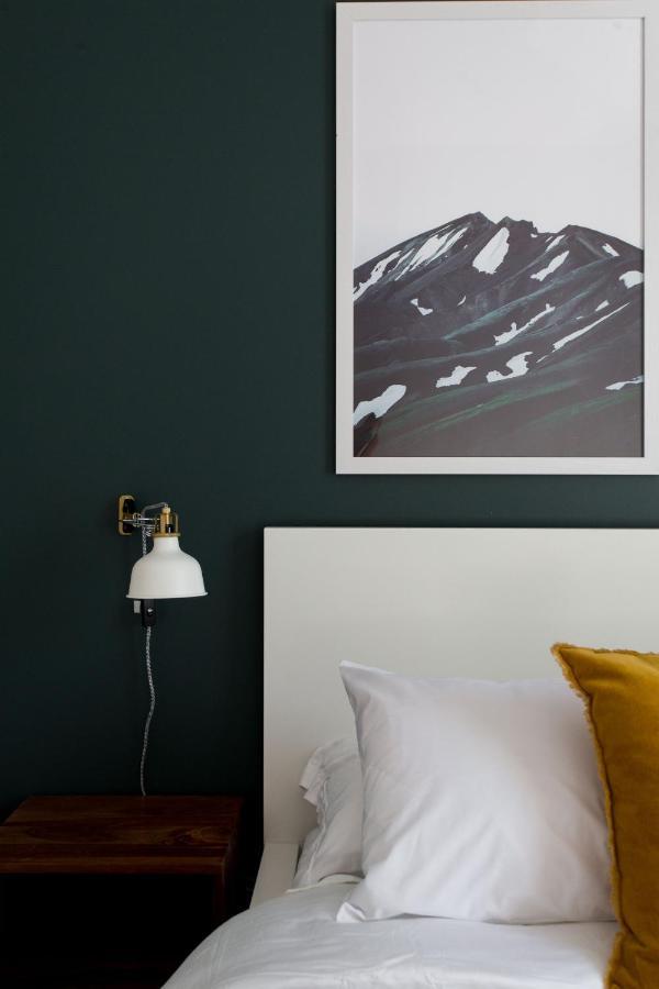 Apartment Huge & Swanky By Atwater Market By Den Stays