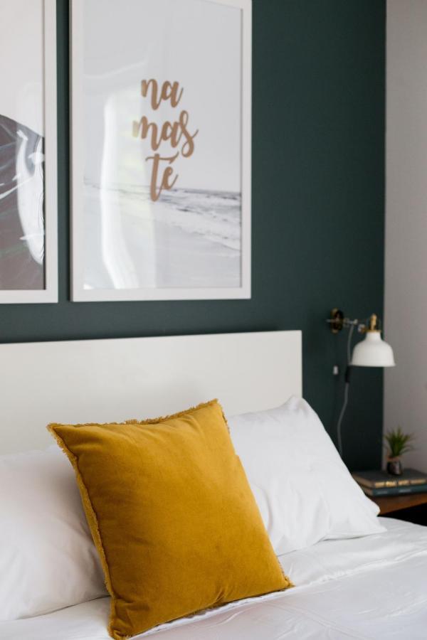 Apartment Huge & Swanky By Atwater Market By Den Stays Montreal