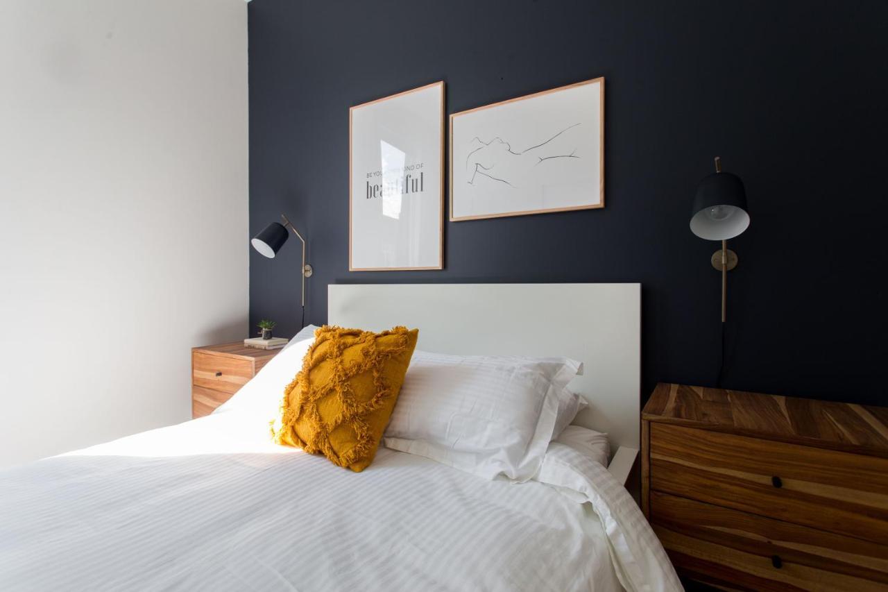 Apartment Huge & Swanky By Atwater Market By Den Stays Montreal