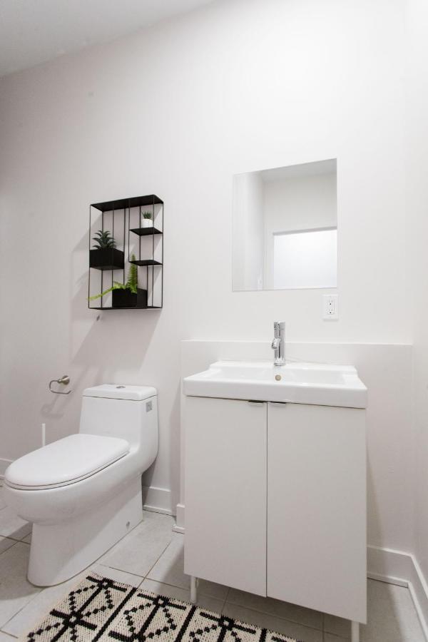Huge & Swanky By Atwater Market By Den Stays