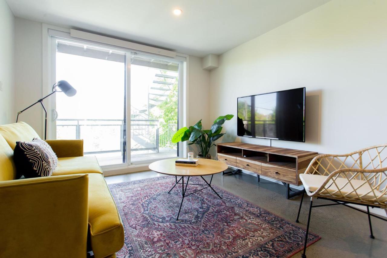 Huge & Swanky By Atwater Market By Den Stays Apartment