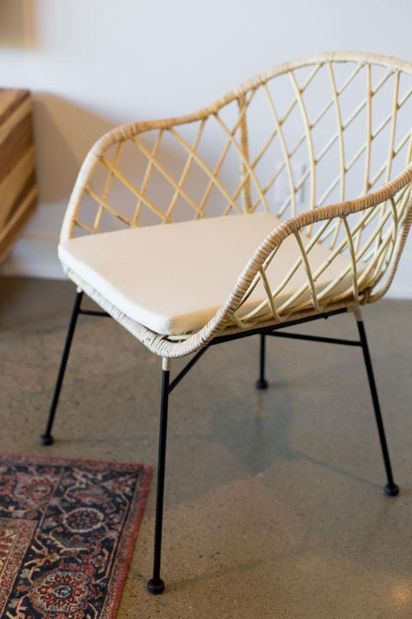 Huge & Swanky By Atwater Market By Den Stays