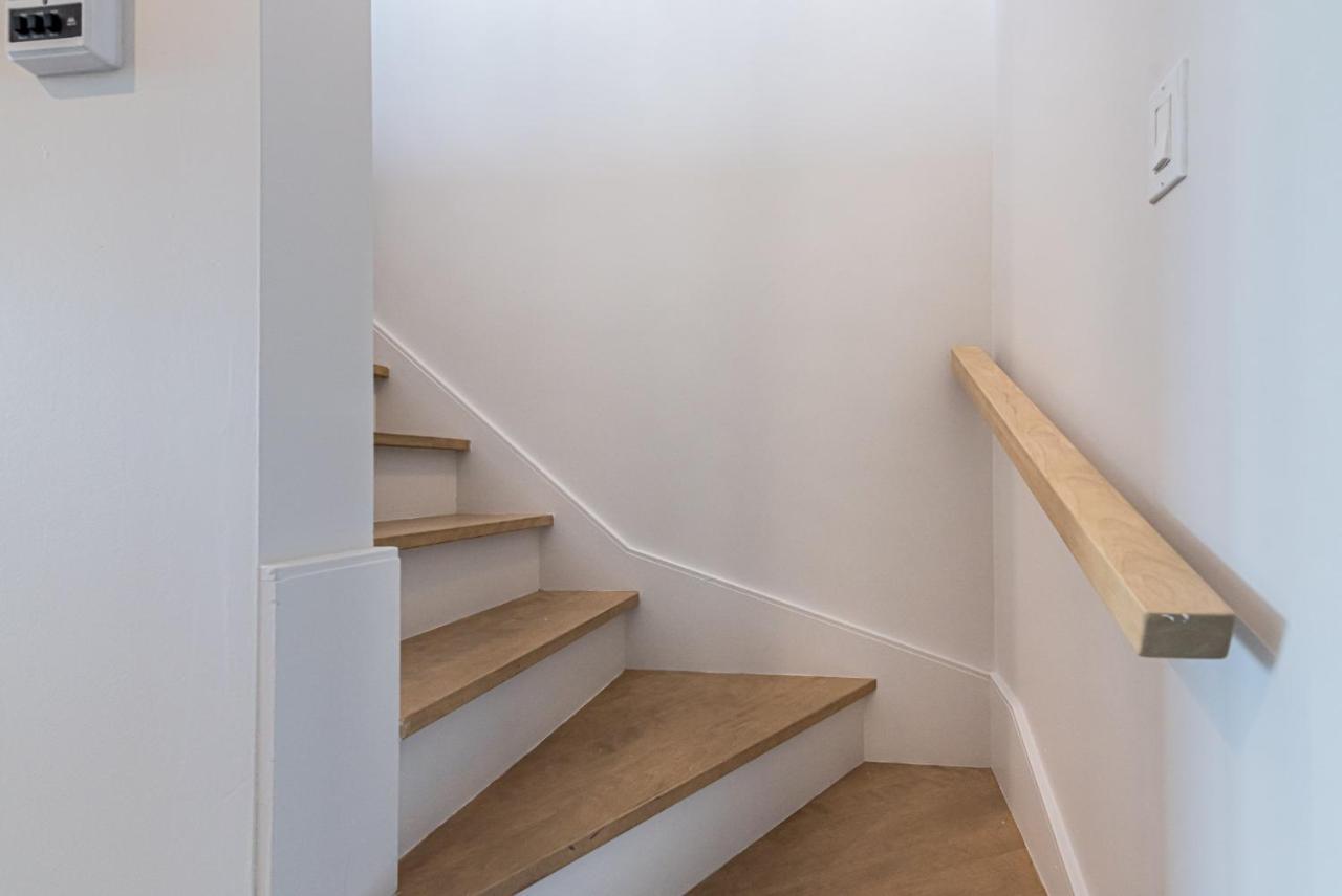 Elegant & Perfectly Located By Atwater Market By Den Stays