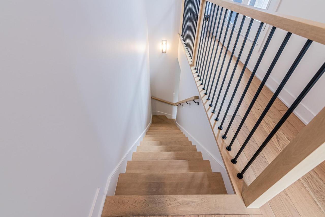 Elegant & Perfectly Located By Atwater Market By Den Stays Apartment *
