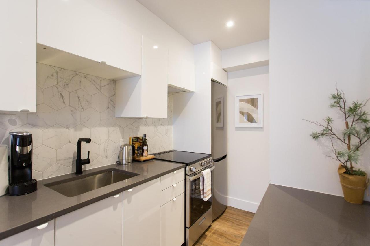 Blue Oasis With Full Kitchen And Bath By Den Apartment Montreal