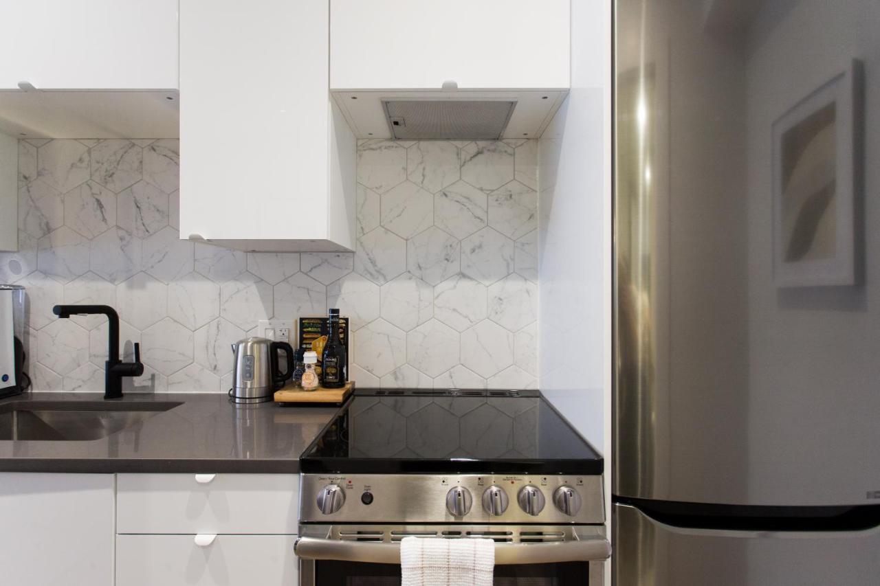 Blue Oasis With Full Kitchen And Bath By Den * Montreal