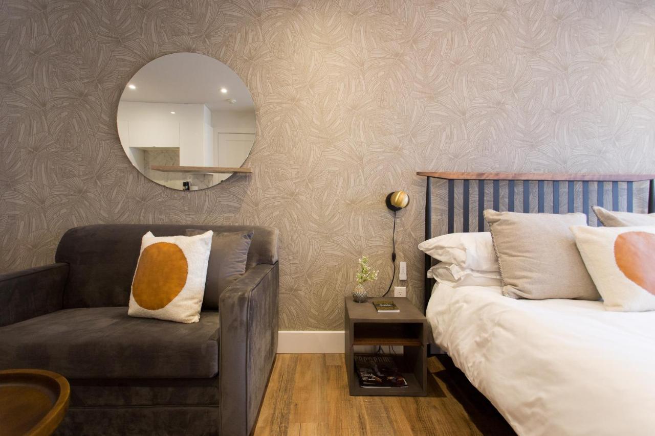 Apartment Romantic In The Heart Of Little Italy By Den *