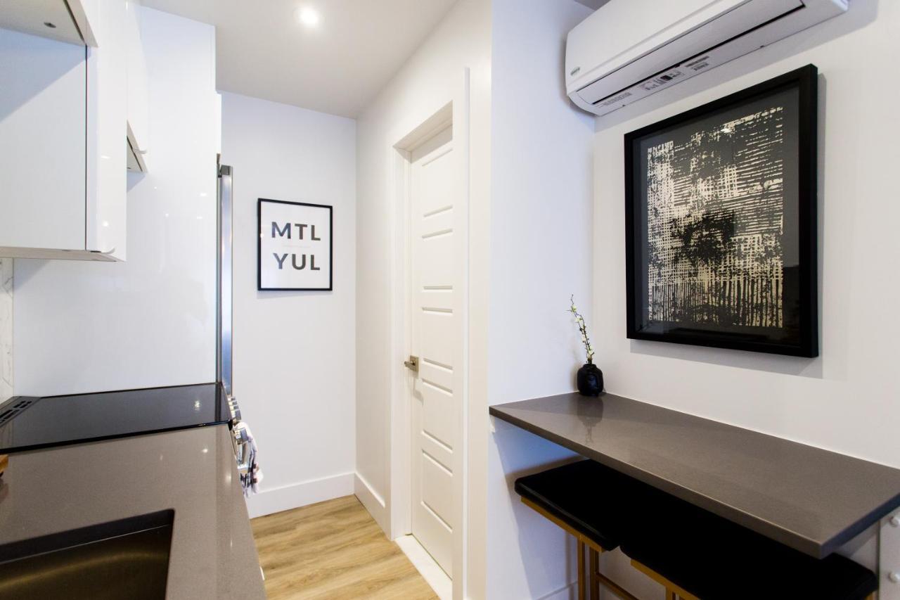 Palms Steps From Jeantalon Market Full Bath By Den * Montreal