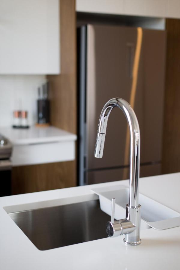 Stunning 1 Bedroom In Mile End By Den Montreal