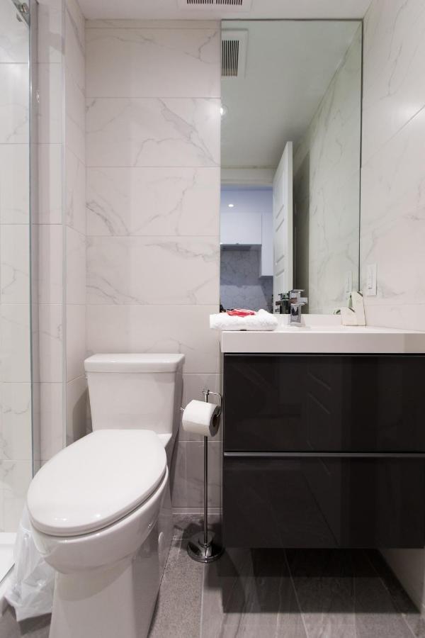 Palms Steps From Jeantalon Market Full Bath By Den *