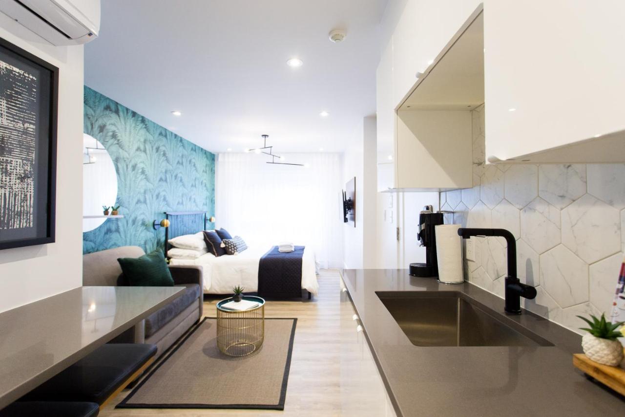 Palms Steps From Jeantalon Market Full Bath By Den * Montreal