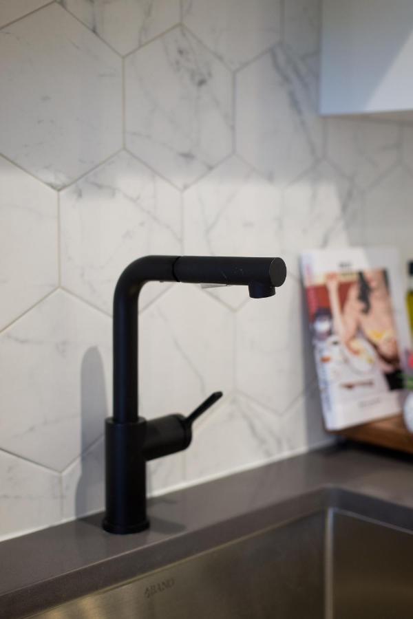 Palms Steps From Jeantalon Market Full Bath By Den Apartment