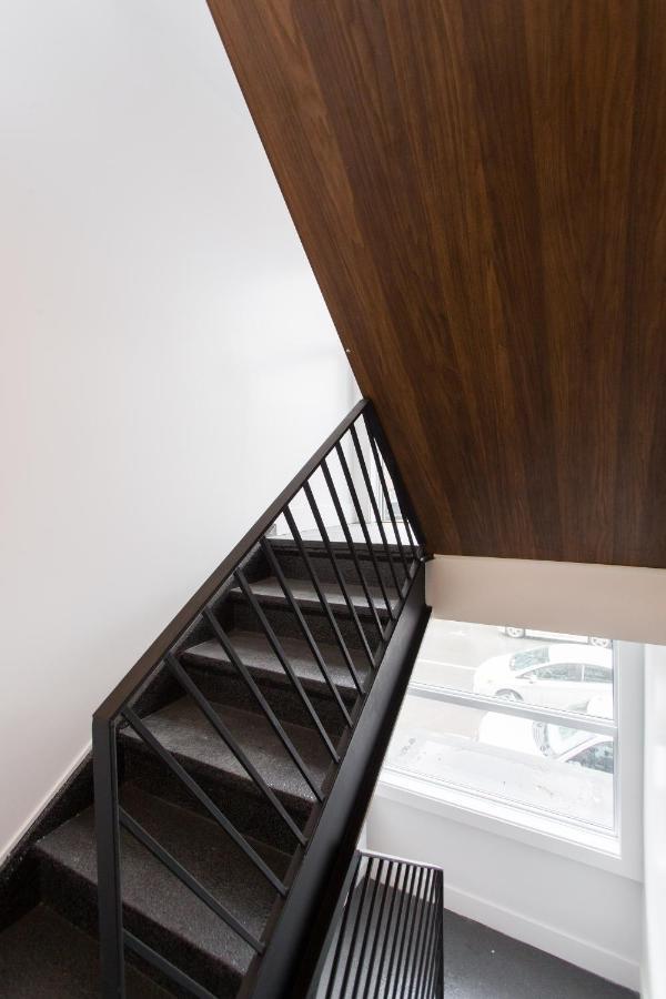 Romantic In The Heart Of Little Italy By Den Apartment