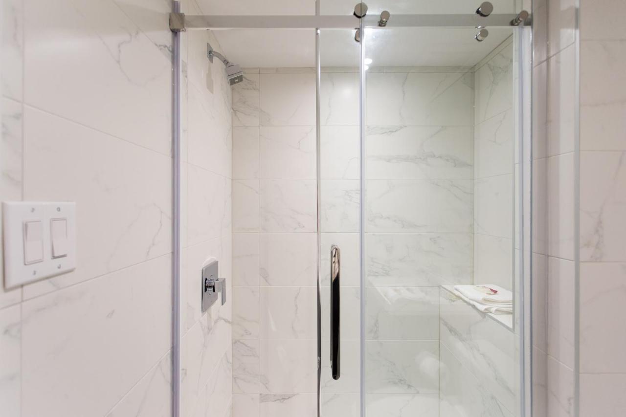 Palms Steps From Jeantalon Market Full Bath By Den *
