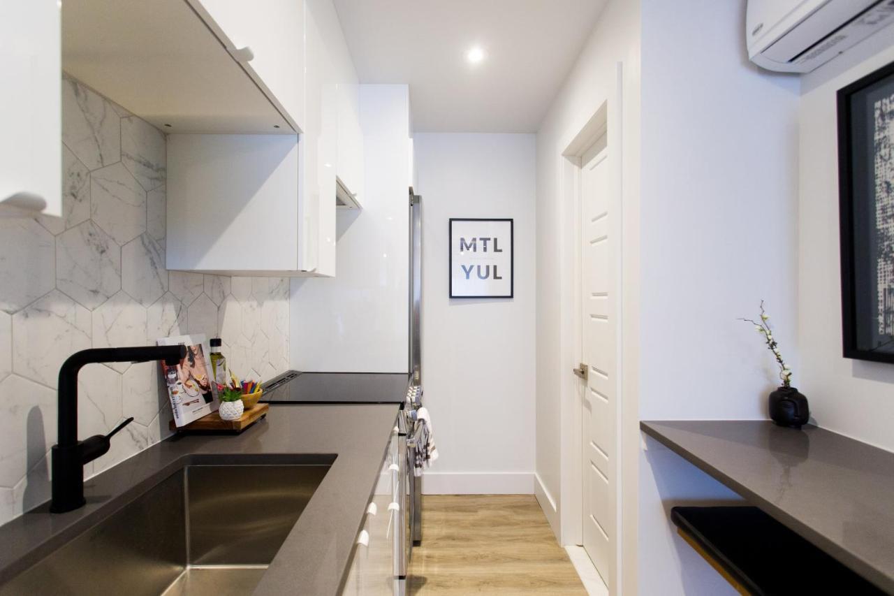 Palms Steps From Jeantalon Market Full Bath By Den Apartment Montreal