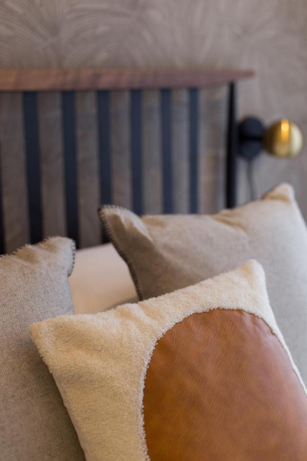 Apartment Romantic In The Heart Of Little Italy By Den