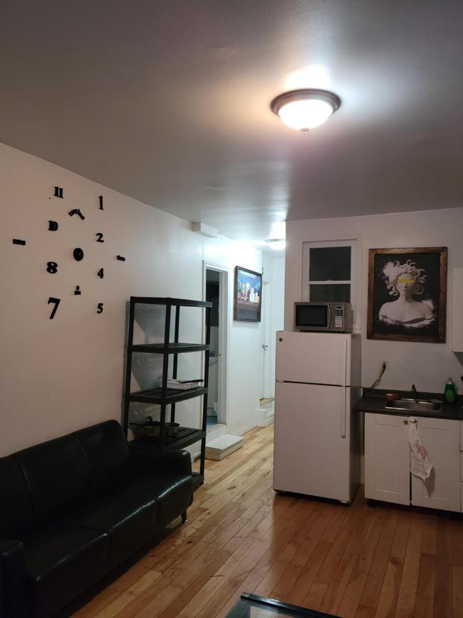 Full Kitchen - High Speed Internet - Beautiful Room * Montreal