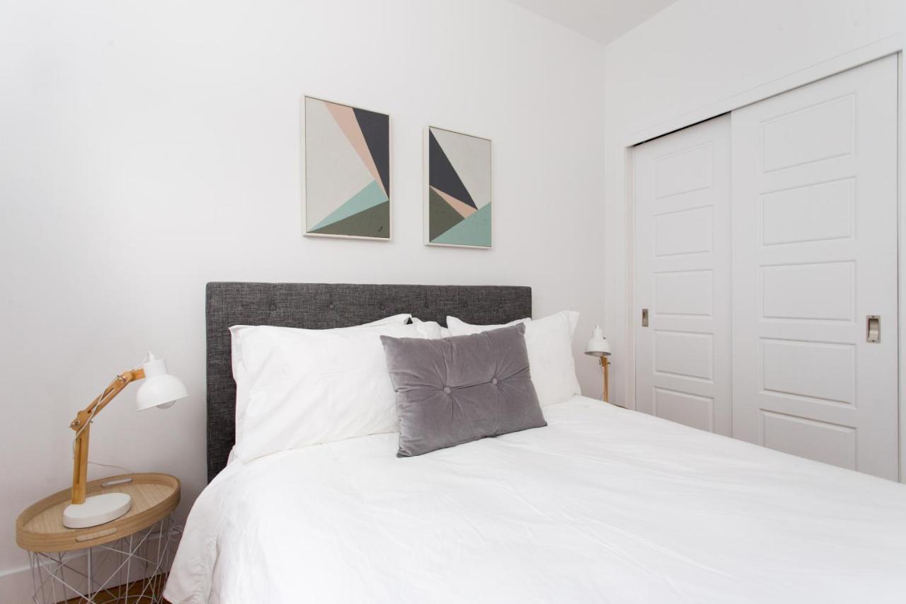 Apartment Exquisite Modern In Little Italy By Den Montreal