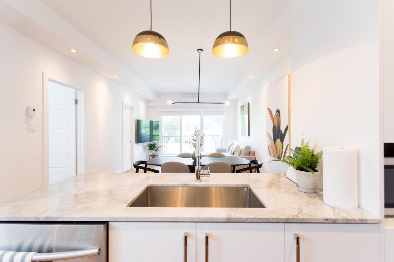 Exquisite Modern In Little Italy By Den Apartment Montreal