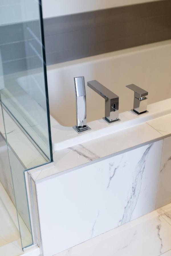 Exquisite Modern In Little Italy By Den Apartment Montreal
