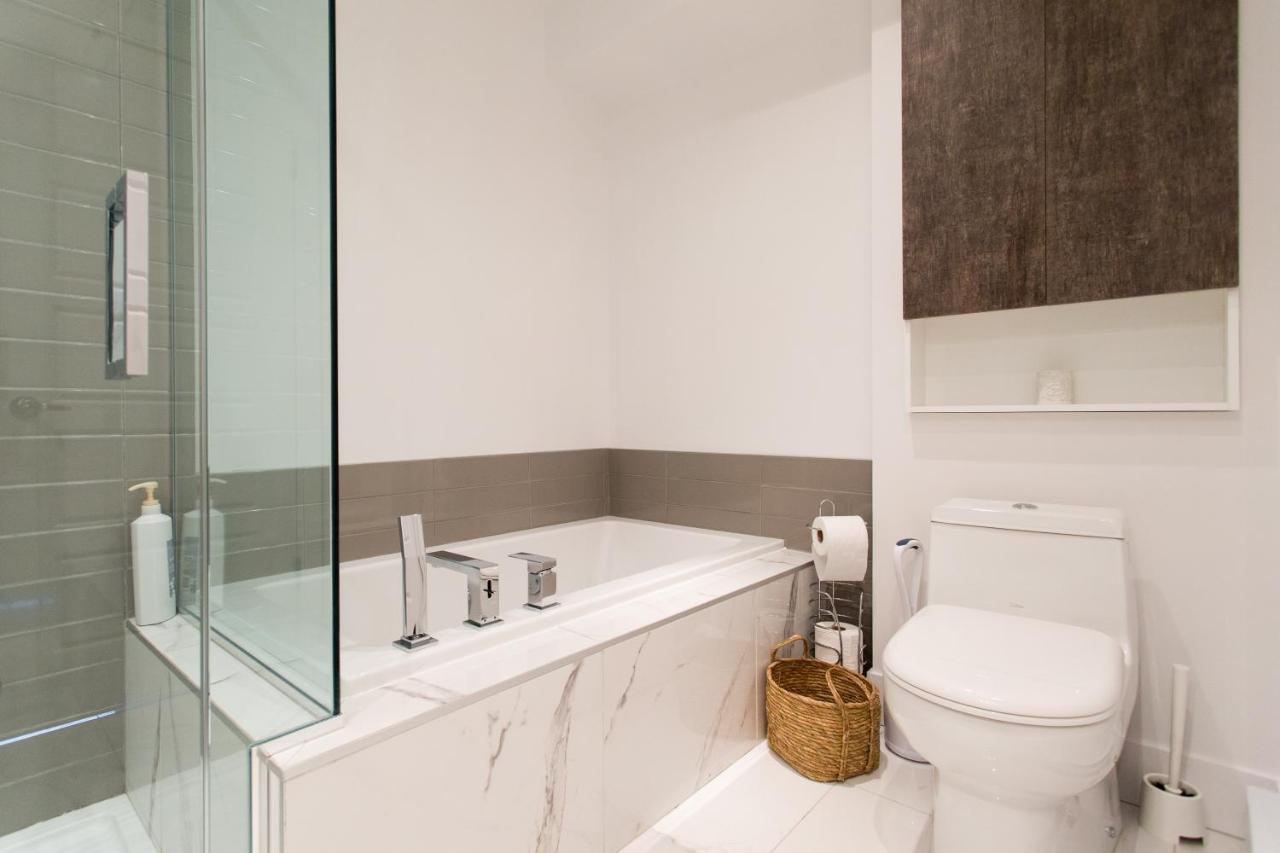 Exquisite Modern In Little Italy By Den *