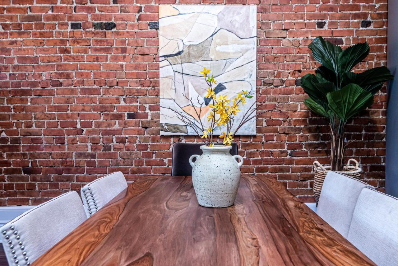 Family Friendly 3-bedroom Beauty In Le Plateau By Denstays