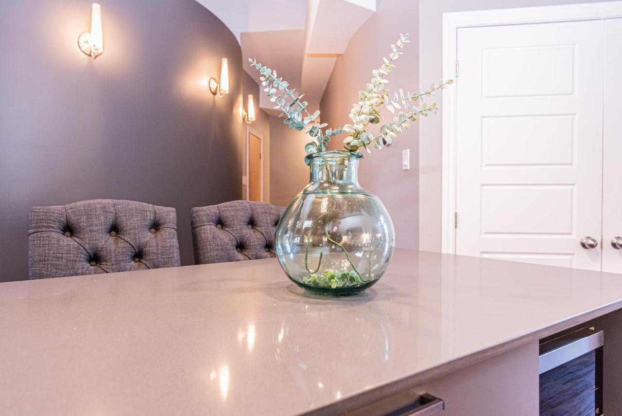 Family Friendly 3-bedroom Beauty In Le Plateau By Denstays