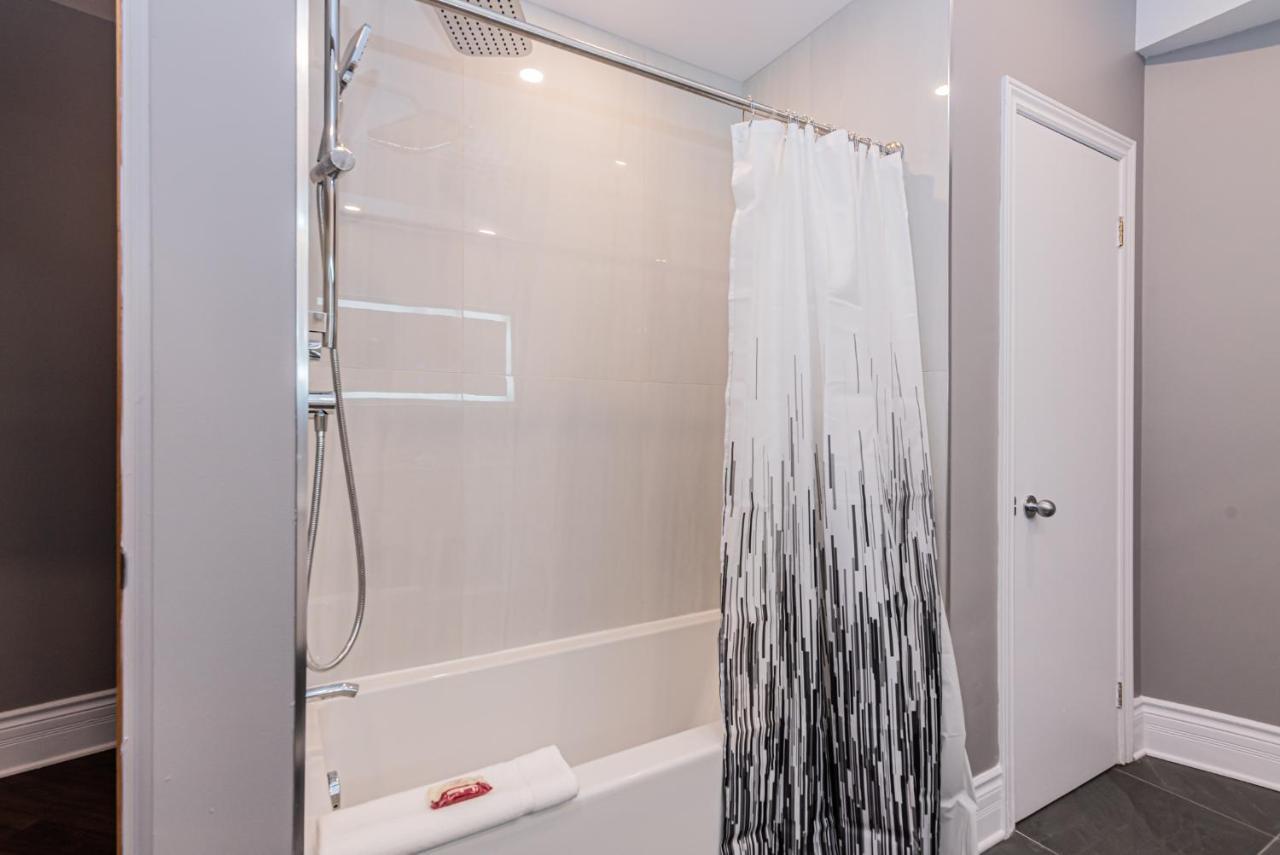 Family Friendly 3-bedroom Beauty In Le Plateau By Denstays