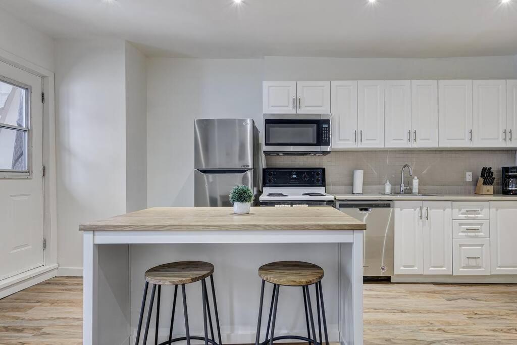 Apartment Sunny Getaway In Heart Of *