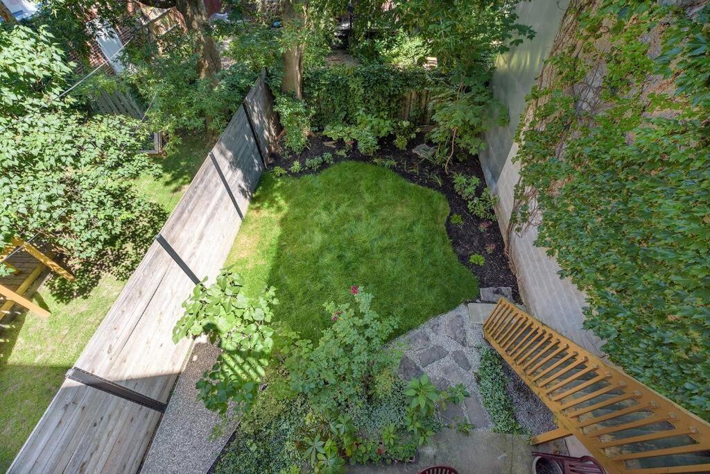 Sunny Getaway In Heart Of