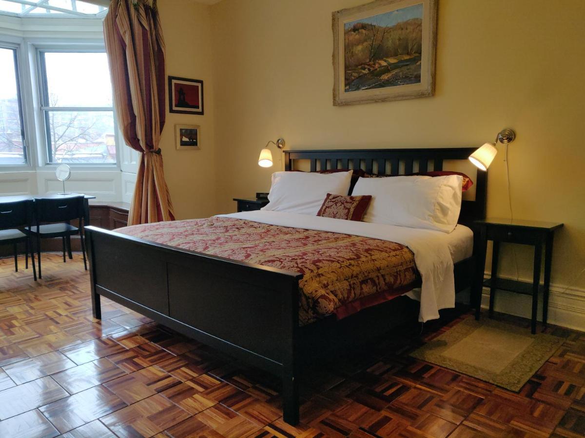 Gingerbread Manor Bed & Breakfast 3*