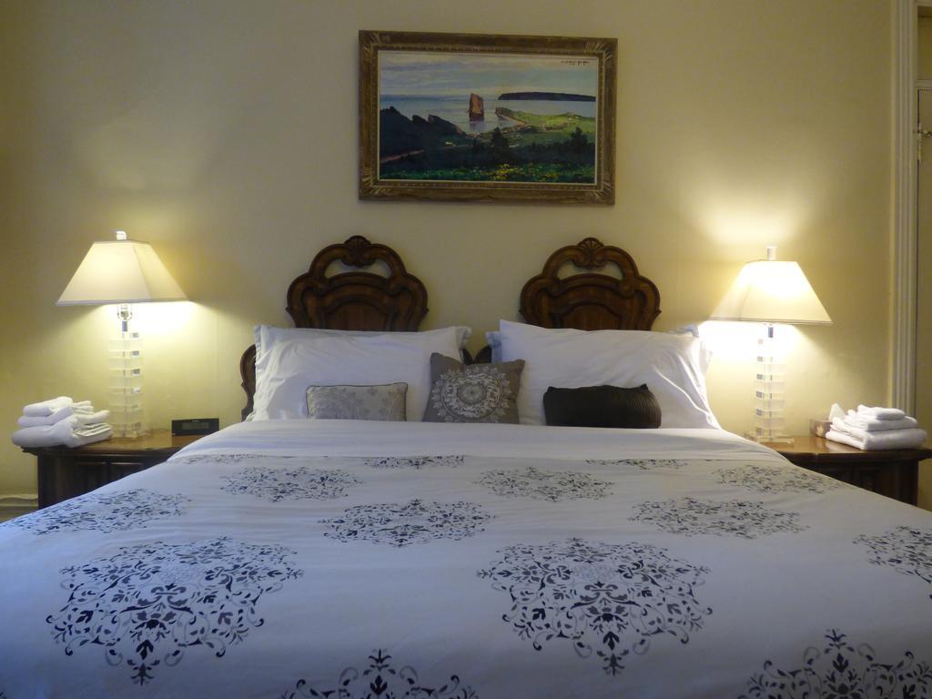 Bed & Breakfast Gingerbread Manor Montreal