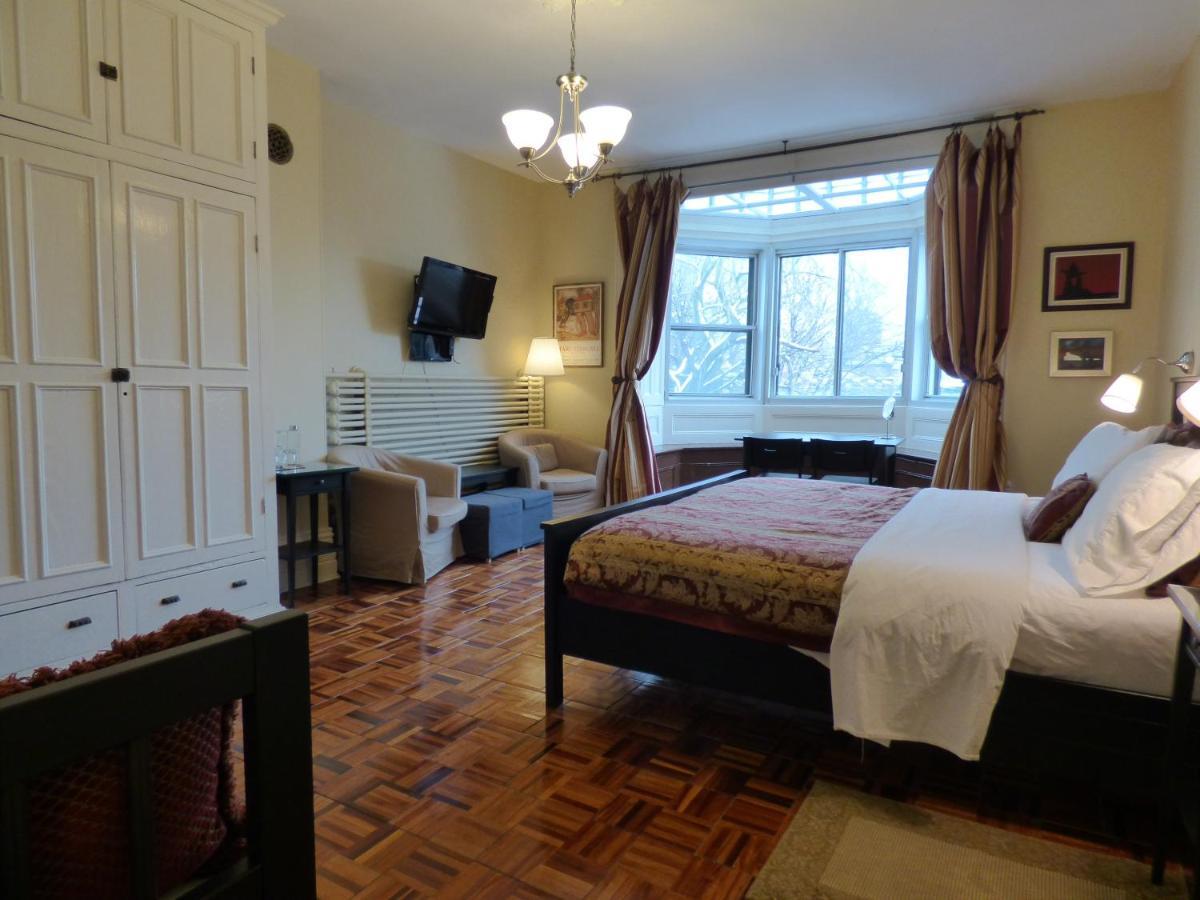 Bed & Breakfast Gingerbread Manor