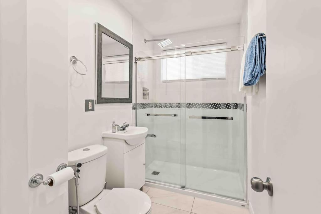 Cozy Place Renovated In Saint Leonard Wifi+netflix * Montreal
