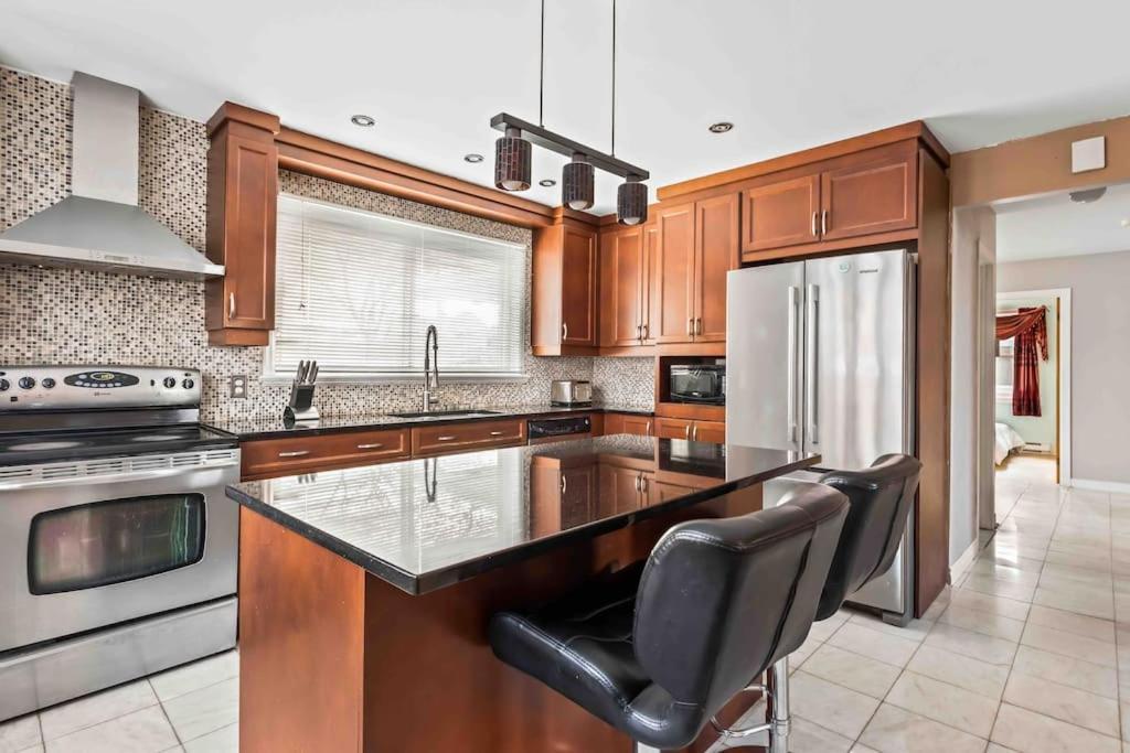 Cozy Place Renovated In Saint Leonard Wifi+netflix Villa *