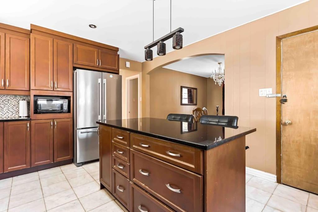 Cozy Place Renovated In Saint Leonard Wifi+netflix Villa Montreal