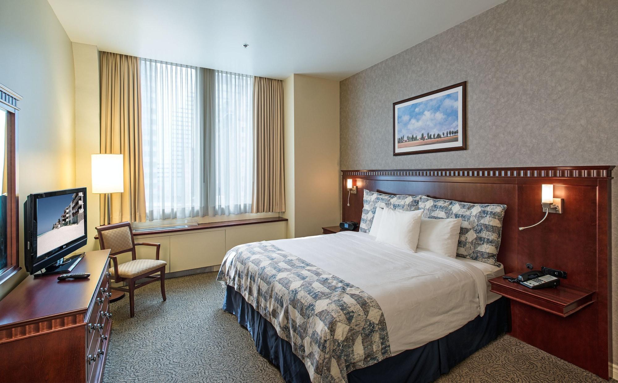Le Square Phillips & 4* Montreal