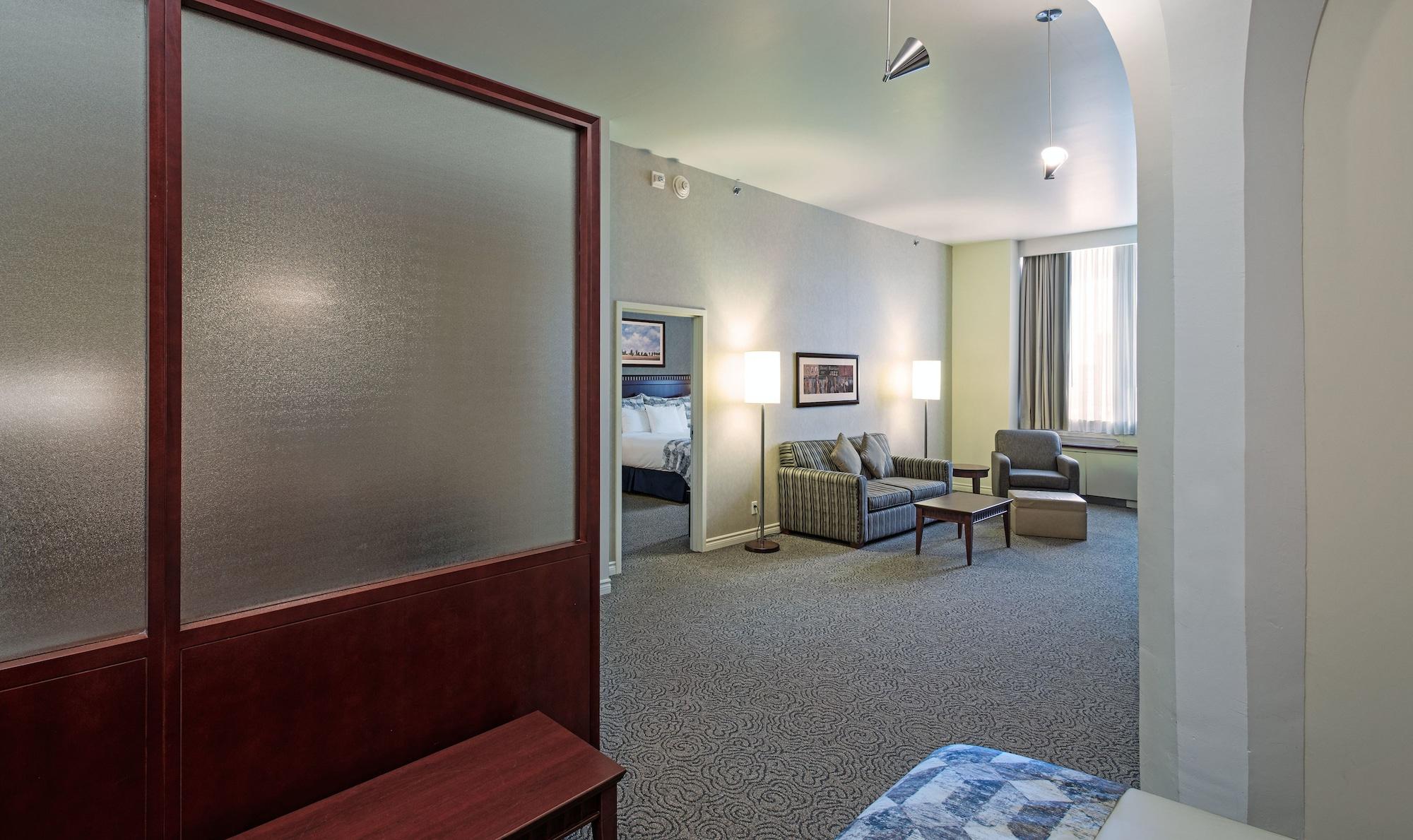 Le Square Phillips & Hotel 4*
