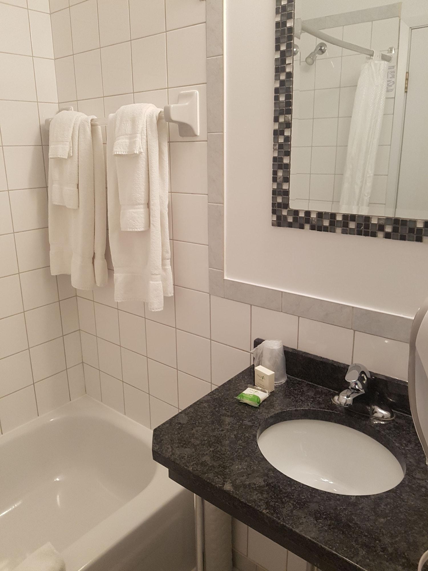 Le Roberval Hotel 3*